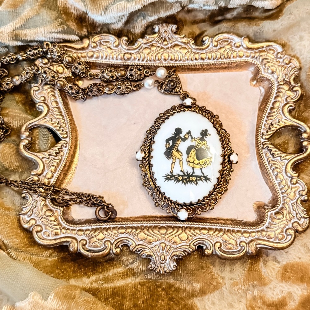Victorian‎ Silhouette Courting Couple Necklace